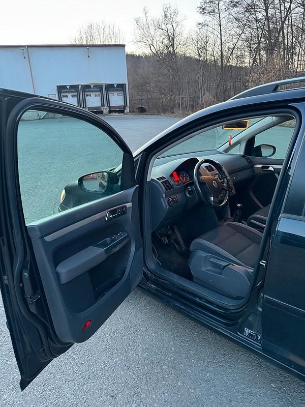 Gebraucht VW Touran 140 PS (102 kW) 2010 Schwarz Van / Kleinbus