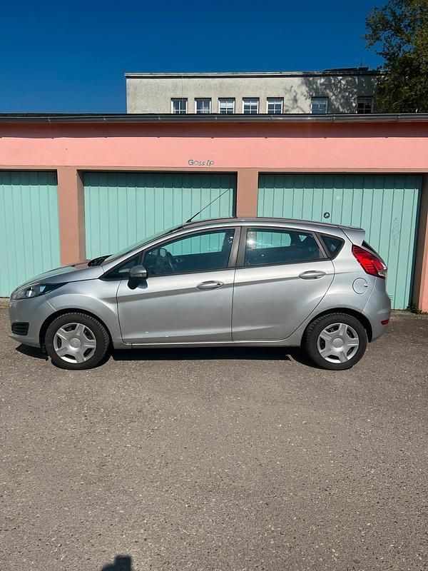 Gebraucht Ford Fiesta 86 PS (63 kW) 2013 Silber Kleinwagen