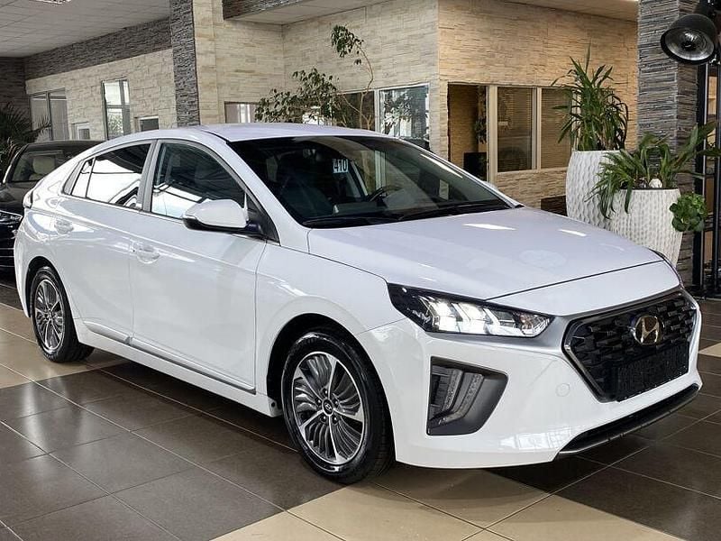 Weiß Gebraucht 2021 Hyundai Ioniq Style Limousine | 15.900 € (Guter Preis) - Bild 1/4