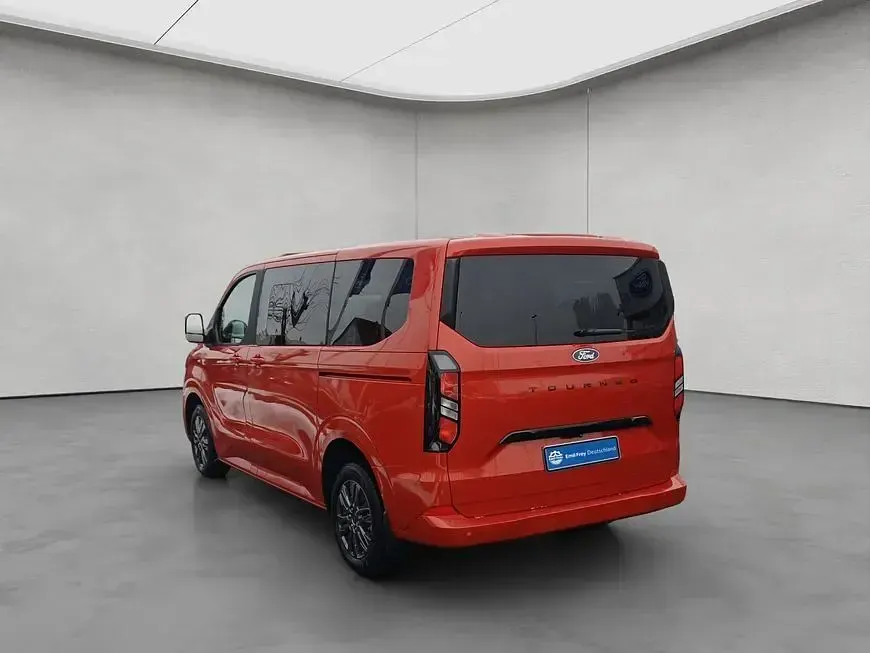 Neu Ford Tourneo Custom Titanium 136 PS (100 kW) 2026 Rot Van