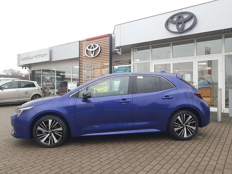 Neu Toyota Corolla 140 PS (102 kW) 2025 Juniper blue Limousine