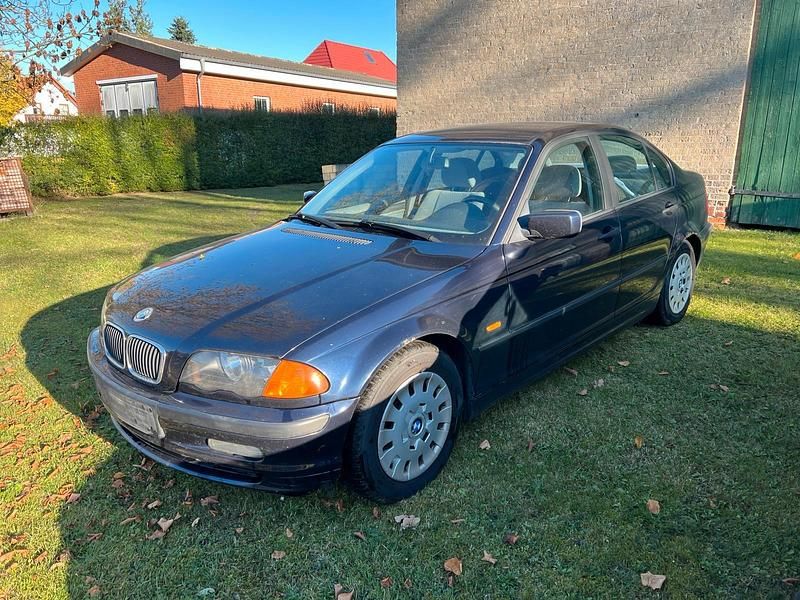 Blau Gebraucht 2001 BMW 316 Limousine | 1.200 € - Bild 1/4