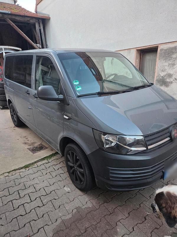 Gebraucht VW Transporter 102 PS (75 kW) 2016 Grau Van