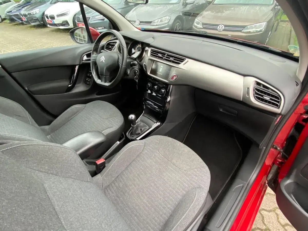 Used Citroën C3 SELECTION 99 HP (72 kW) 2017 Red Hatchback