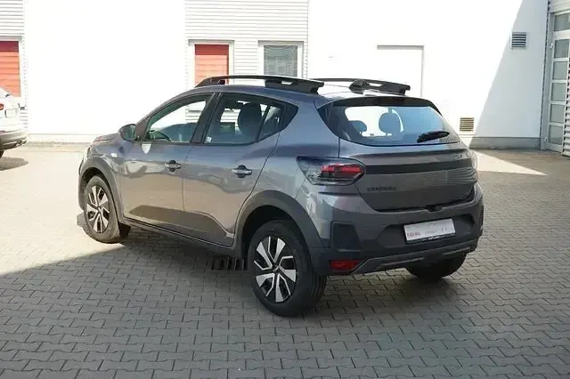 Neu Dacia Sandero Expression 110 PS (80 kW) 2026 Grau SUV