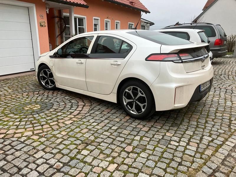 Weiß Gebraucht 2013 Opel Ampera Kleinwagen | 6.850 € (Fairer Preis) - Bild 1/4