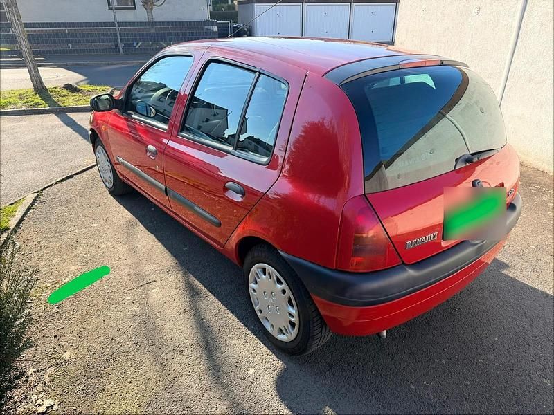 Gebraucht Renault Clio II 75 PS (55 kW) 2000 Rot Kleinwagen