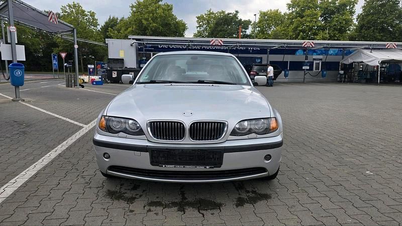 Silber Gebraucht 2003 BMW 320 Limousine | 2.499 € (Superpreis) - Bild 1/4