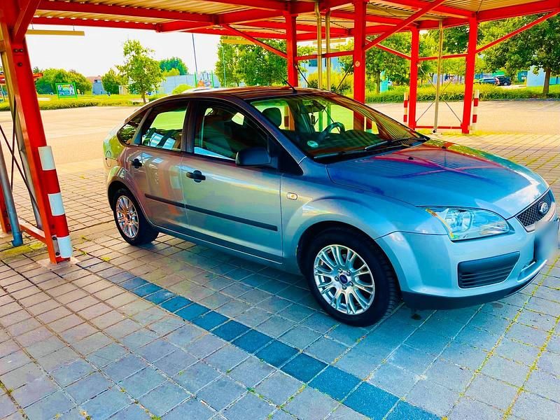 Gebraucht Ford Focus 101 PS (74 kW) 2005 Grau Kombi