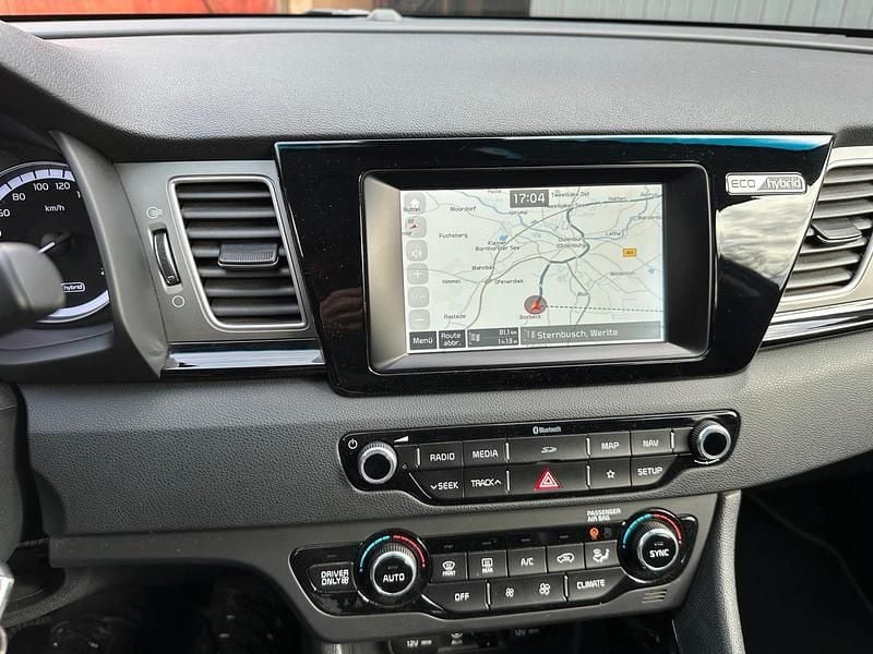 Gebraucht Kia Niro 141 PS (103 kW) 2018 Grau SUV