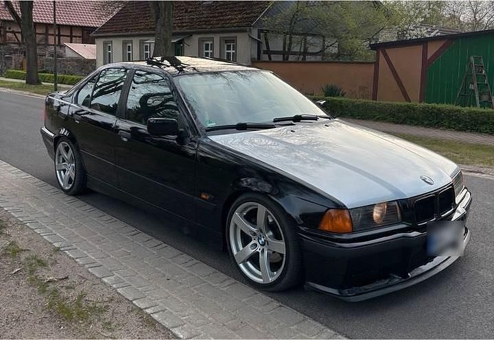 Second-hand BMW 323 192 CP (141 kW) 1996 Berlinǎ