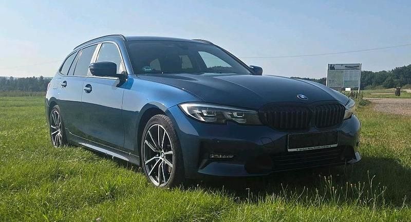Blau Gebraucht 2020 BMW 320 Kombi | 23.900 € (Fairer Preis) - Bild 1/4