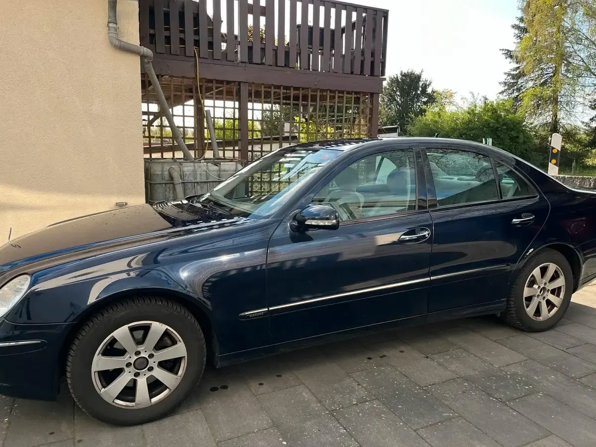 Gebraucht Mercedes E280 190 PS (139 kW) 2006 Blau Limousine