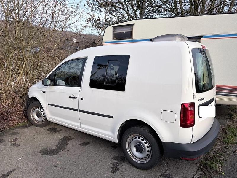 Weiß Gebraucht 2020 VW Caddy Van / Kleinbus | 20.950 € (Teuer) - Bild 1/4