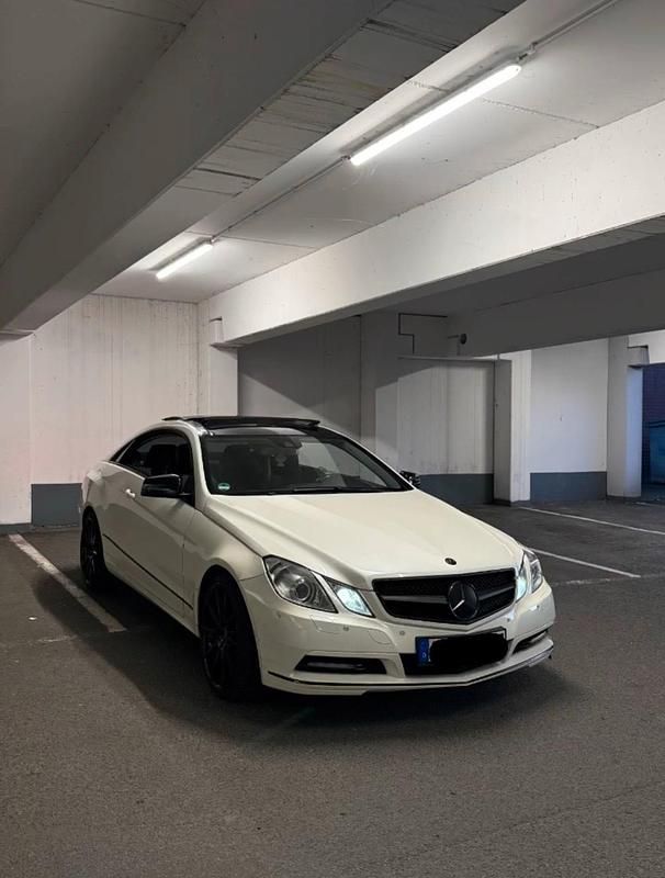 Gebraucht Mercedes E350 265 PS (194 kW) 2012 Weiß Coupé