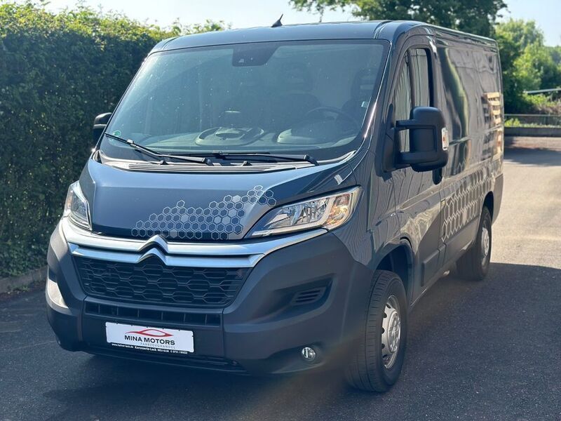 Grau Gebraucht 2021 Citroën Jumper Van / Kleinbus | 21.420 € (Guter Preis) - Bild 1/4