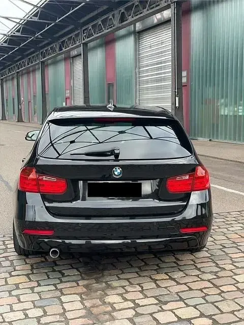 Gebraucht BMW 320 Sport Line 184 PS (135 kW) 2015 Schwarz Kombi