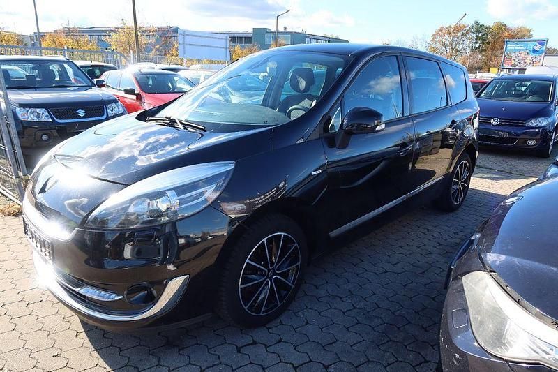 Schwarz Gebraucht 2012 Renault Scénic III Bose Edition Van / Kleinbus | 4.990 € (Etwas zu teuer) - Bild 1/4