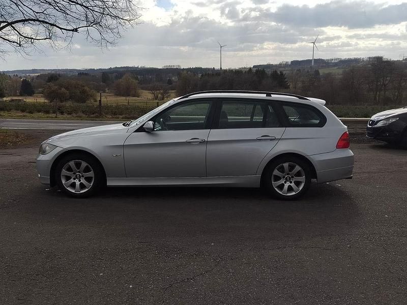 Gebraucht BMW 320 163 PS (119 kW) 2006 Silber Kombi
