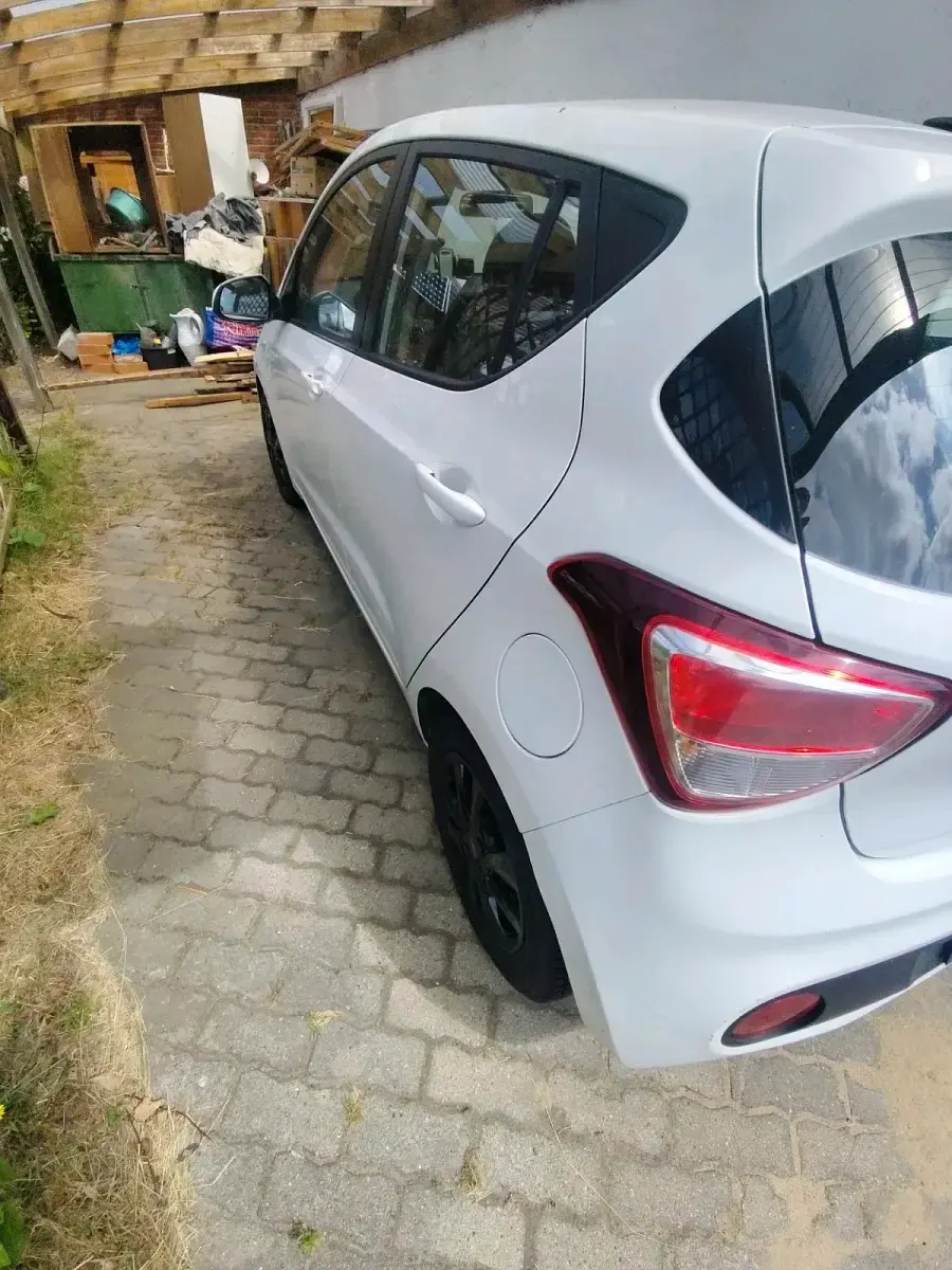 Gebraucht Hyundai i10 60 PS (44 kW) 2019 Weiß Kleinwagen