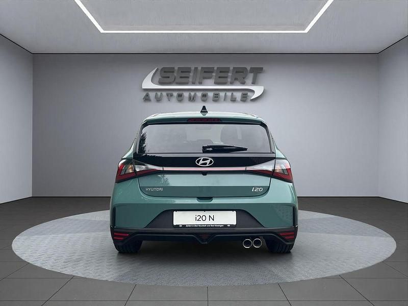 Neu Hyundai i20 N Line 101 PS (74 kW) 2025 Mangrove green / mic Limousine
