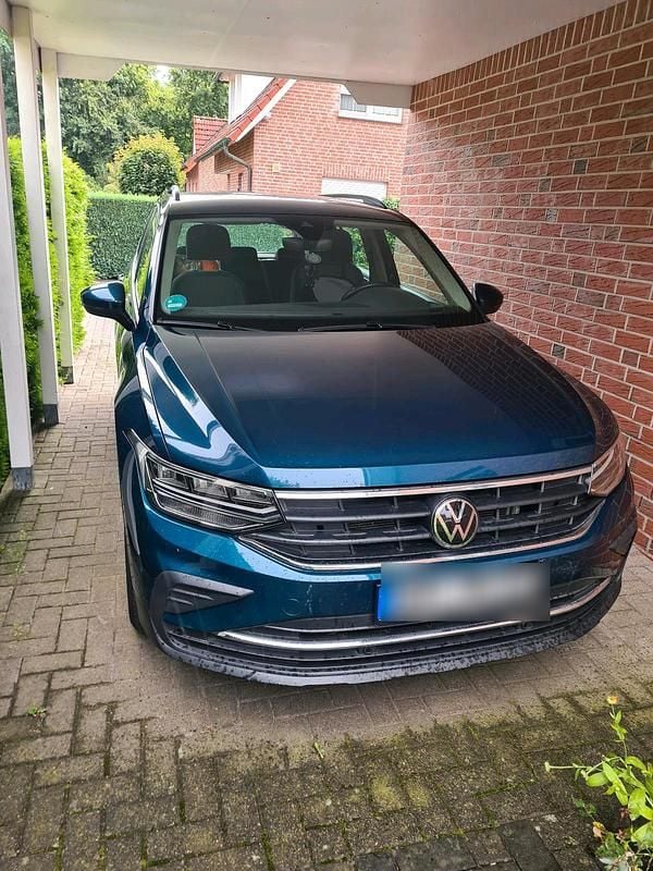 Blau Gebraucht 2022 VW Tiguan Highline SUV | 33.300 € (Fairer Preis) - Bild 1/4