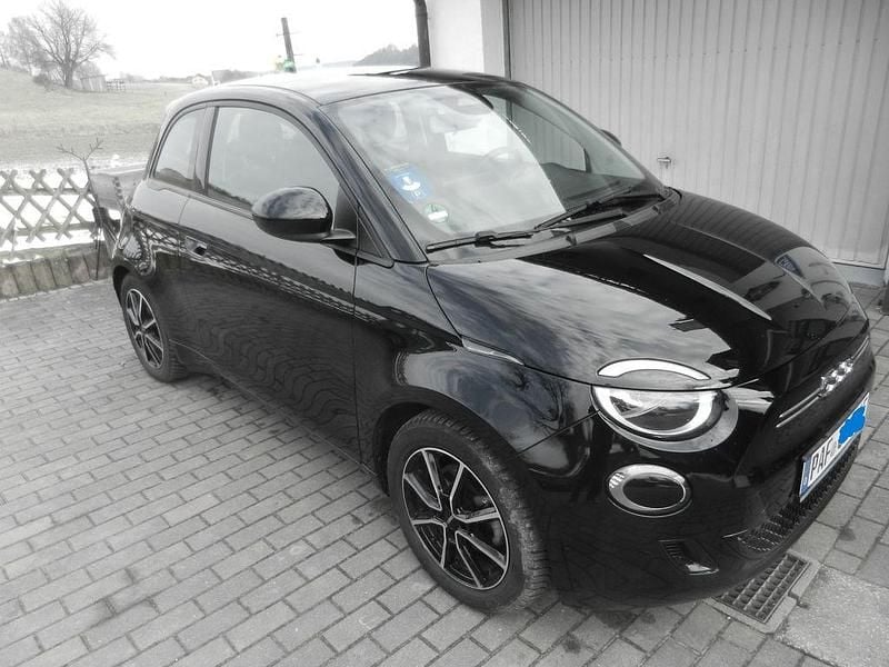 Gebraucht Fiat 500e 86 kW (118 PS) 2022 Schwarz Kleinwagen