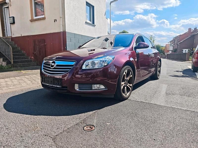 Rot Gebraucht 2013 Opel Insignia Kombi | 3.500 € (Superpreis) - Bild 1/4