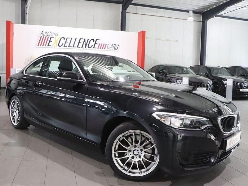 Black sapphire metallic Gebraucht 2014 BMW 220 Sport Line Coupé | 15.777 € (Fairer Preis) - Bild 1/4
