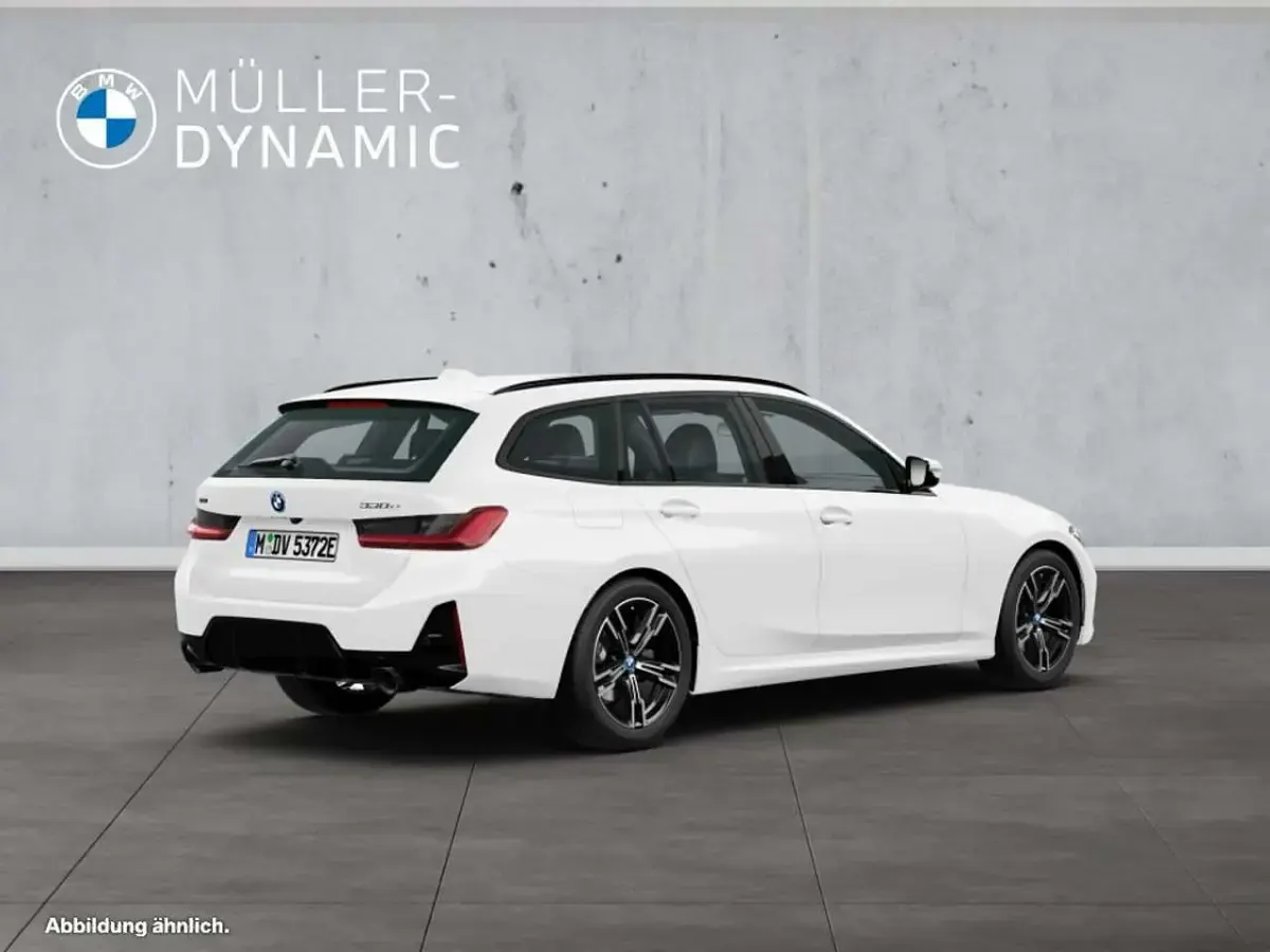 Gebraucht BMW 330e M Sport 292 PS (214 kW) 2022 Weiß Kombi