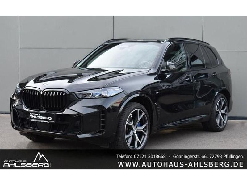 Black sapphire (metallic) Gebraucht 2024 BMW X5 M Comfort Edition SUV | 88.700 € - Bild 1/4