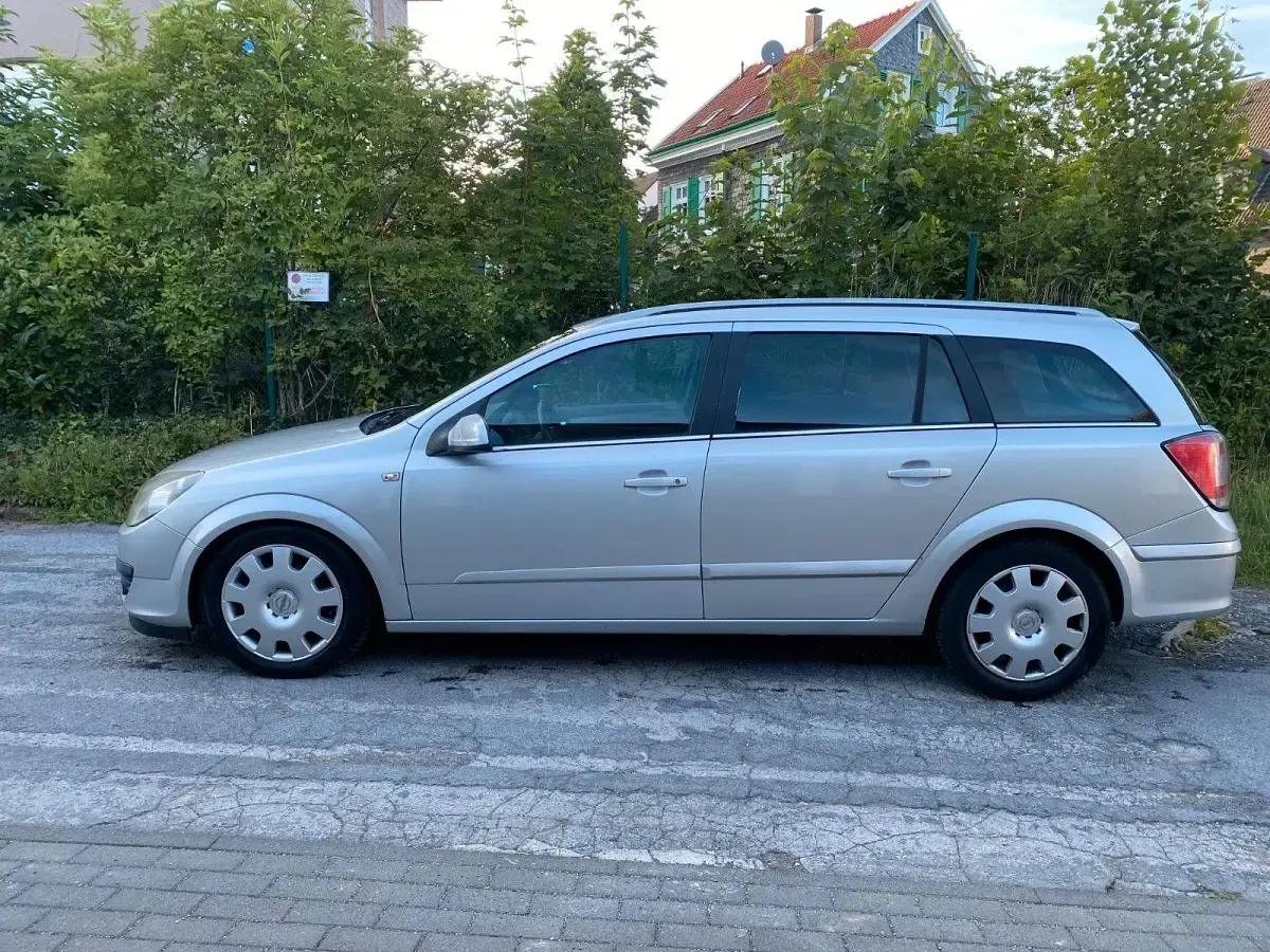 Gebraucht Opel Astra Edition 120 PS (88 kW) 2007 Silber Kombi