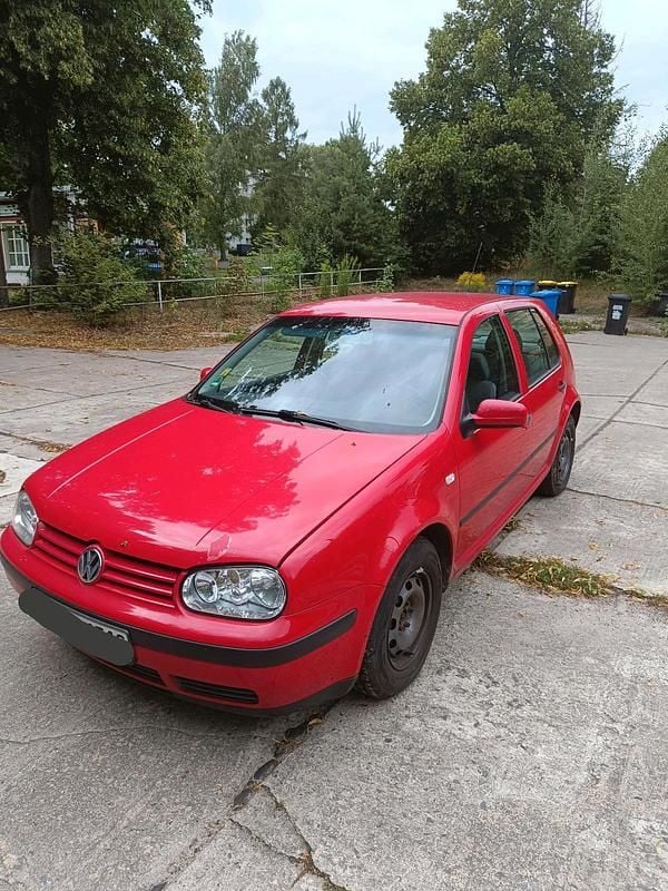 Rot Gebraucht 2002 VW Golf IV Kleinwagen | 800 € (Guter Preis) - Bild 1/4