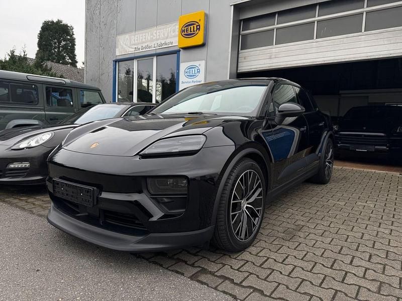 Schwarz Gebraucht 2025 Porsche Macan 4 Electric SUV | 85.899 € (Guter Preis) - Bild 1/4