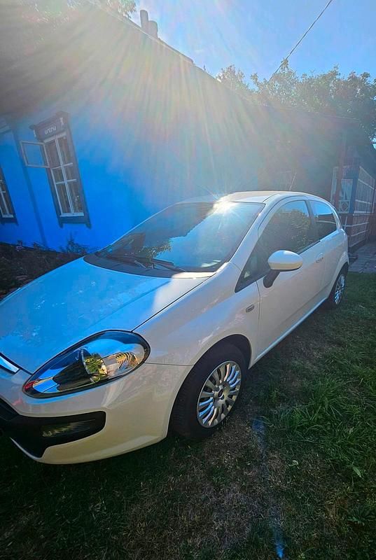 Gebraucht Fiat Punto 77 PS (56 kW) 2010 Weiß Kleinwagen