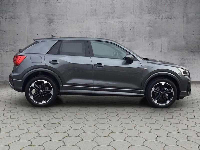 Neu Audi Q2 S-Line 150 PS (110 kW) 2026 Daytonagrau perleffekt SUV
