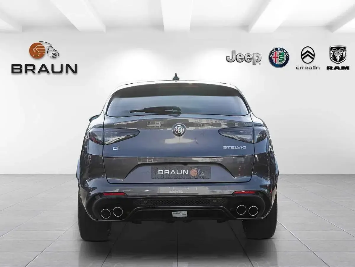 Neu Alfa Romeo Stelvio Quadrifoglio 519 PS (381 kW) 2026 Grigio vesuvio SUV