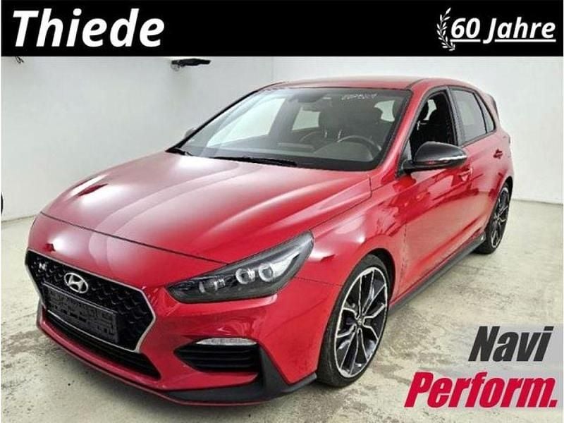 Engine red Gebraucht 2019 Hyundai i30 Sport Limousine | 18.790 € (Guter Preis) - Bild 1/3