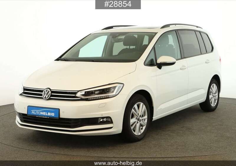 Pure white Gebraucht 2022 VW Touran Comfortline Van / Kleinbus | 25.990 € (Guter Preis) - Bild 1/4