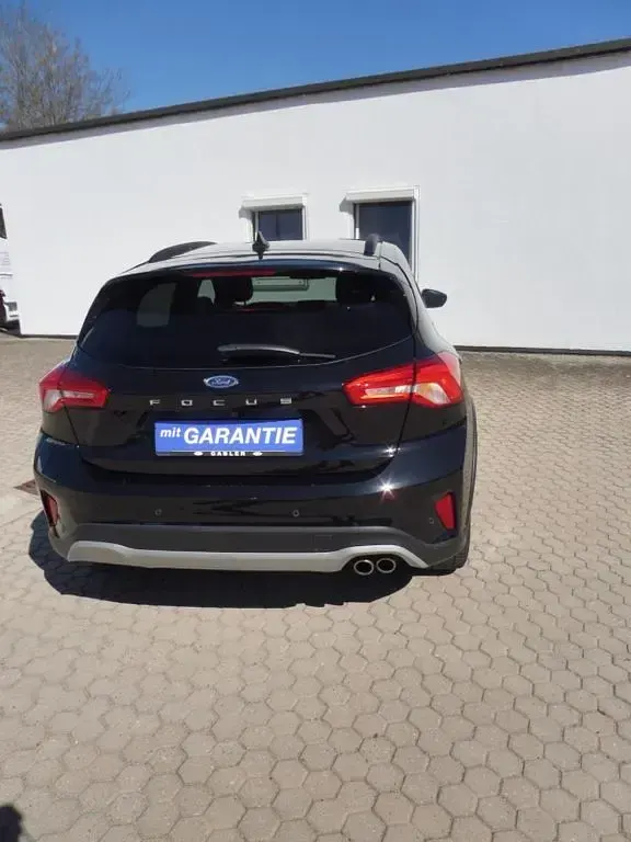Używany Ford Focus Active X 150 KM (110 kW) 2021 Czarny Sedan/Limuzyna