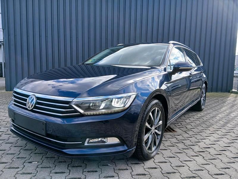 Gebraucht VW Passat Comfortline 120 PS (88 kW) 2015 Blau Kombi