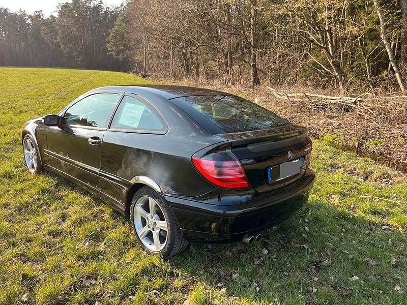 Gebraucht Mercedes C180 143 PS (105 kW) 2002 Schwarz Coupé