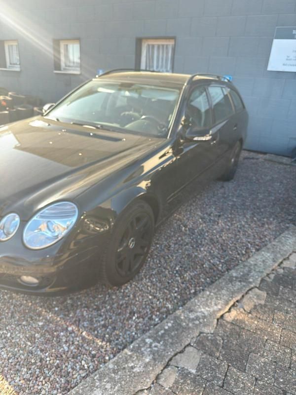 Gebraucht Mercedes E200 135 PS (99 kW) 2007 Schwarz Kombi