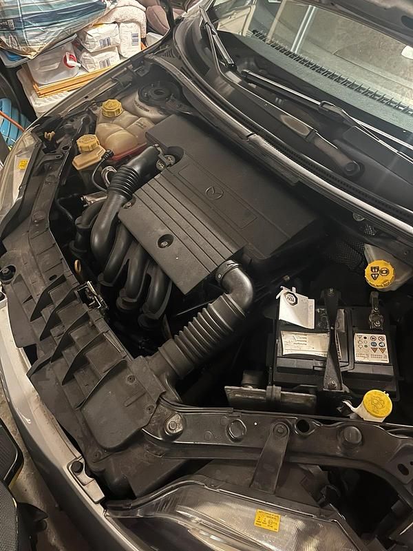 Gebraucht Mazda 2 80 PS (58 kW) 2003 Silber Kleinwagen