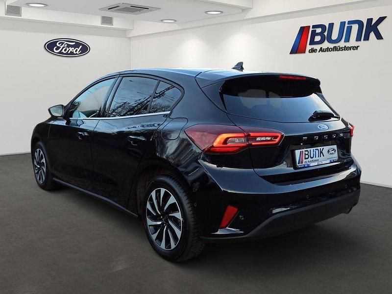 Gebraucht Ford Focus Titanium 125 PS (91 kW) 2025 Agate black metallic (pn4gm) Limousine