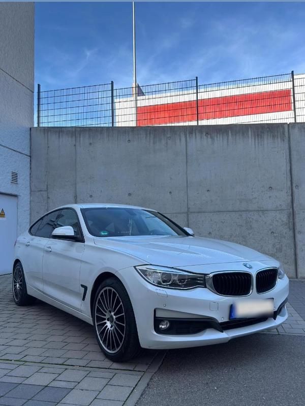 Gebraucht BMW 320 190 PS (139 kW) 2015 Weiß Limousine