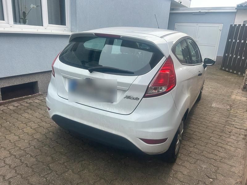 Gebraucht Ford Fiesta 81 PS (59 kW) 2016 Weiß Kleinwagen