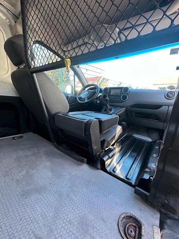 Second-hand Citroën Berlingo 77 CP (56 kW) 2014 Alb Monovolum