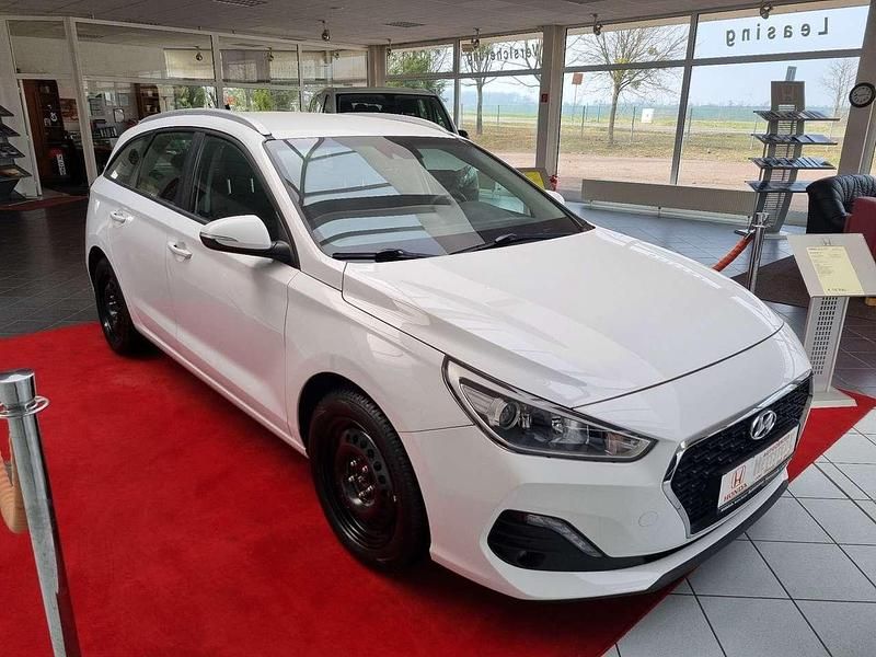 Gebraucht Hyundai i30 120 PS (88 kW) 2019 Weiß Kombi
