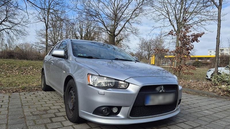 Gebraucht Mitsubishi Lancer 117 PS (86 kW) 2010 Silber Limousine